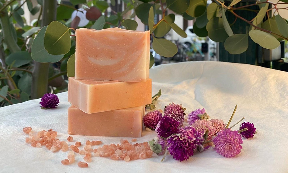 ブログをはじめました。 日々の生活の中で少しでもまったりゆったりできる時間を持てるようアロマやハーブのお話しをしていきたいと思っております。 これからもよろしくお願いします。